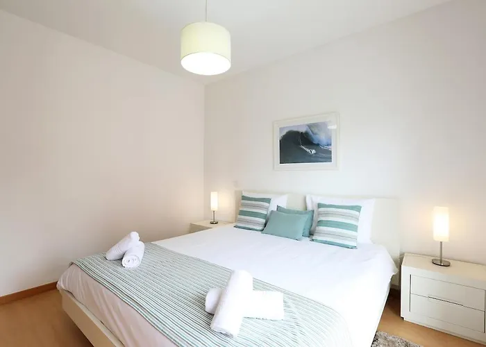 Light House With Swimming Pool Apartament *