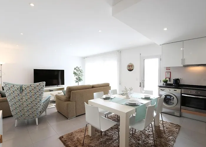 Light House With Swimming Pool Apartament *